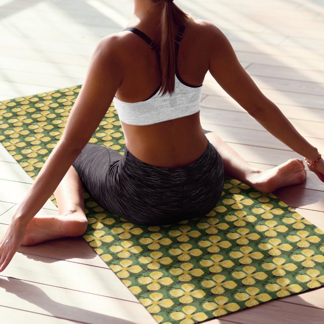 Yellow Celandine Poppy Floral Pattern Yogamatte (In Situ (Person on Mat))