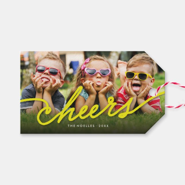 Yellow Cheers Calligraphy Script Foto Holiday Geschenkanhänger (Vorderseite (Horizontal))