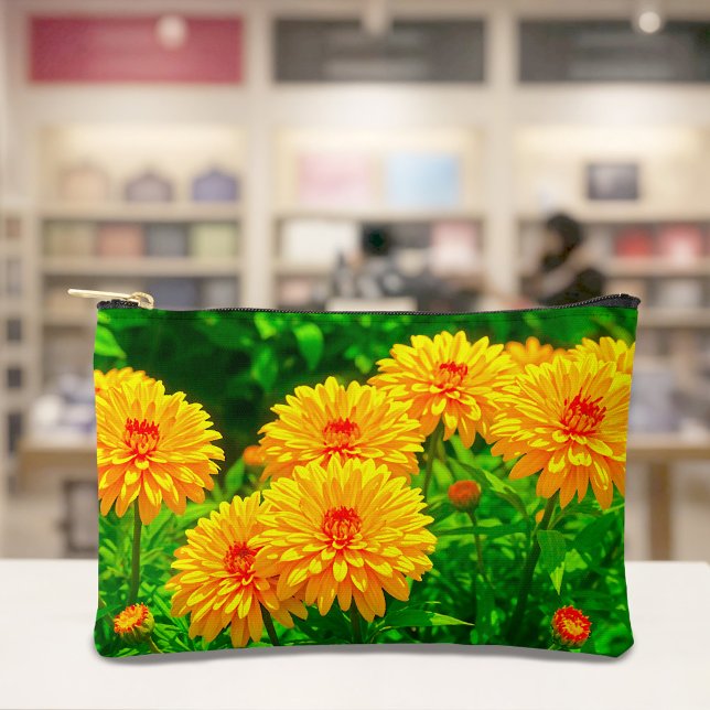 Yellow Chrysanthemums Pouch Zubehörtasche (Pouch with yellow chrysanthemums)