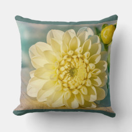 Yellow Dahlia Blume über dunklen Aquamarinen Hinte Kissen
