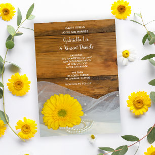 Yellow Daisy and Pearls Country Barn Wedding Einladung