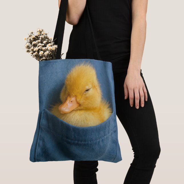 Yellow Duckling In a Blue T-shirt Pocket Tasche (Von Nahem)