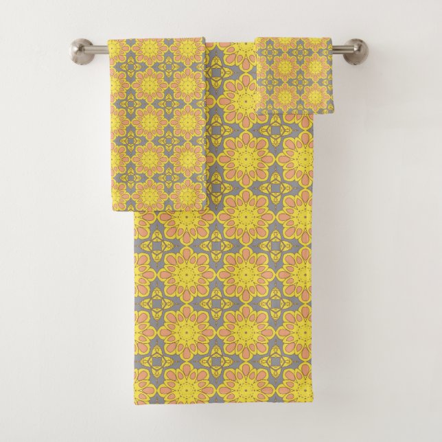 Yellow floral geometric patterned badhandtuch set (Insitu)