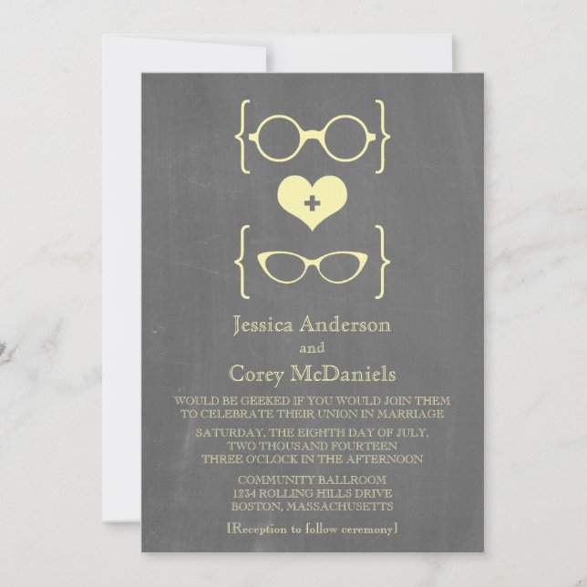 Yellow Geeky Glasses Chalkboard Wedite Einladung (Vorderseite)
