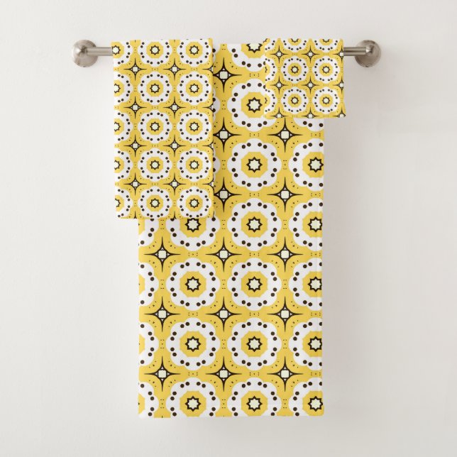 Yellow geometric pattern of white circle  badhandtuch set (Insitu)