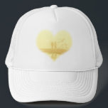 Yellow Heart Beach Hochzeit Truckerkappe<br><div class="desc">Yellow Heart Misty Beach Hochzeit Trucker Hut. Ein paar Spaziergänge entlang der Beach Destination Tropical Misty Yellow Elegance Heart Beach Hochzeit Liebe Wedding Party Trucker Hat. Ideal für die Hochzeit eines tropischen Kreuzfahrtschiffes.</div>