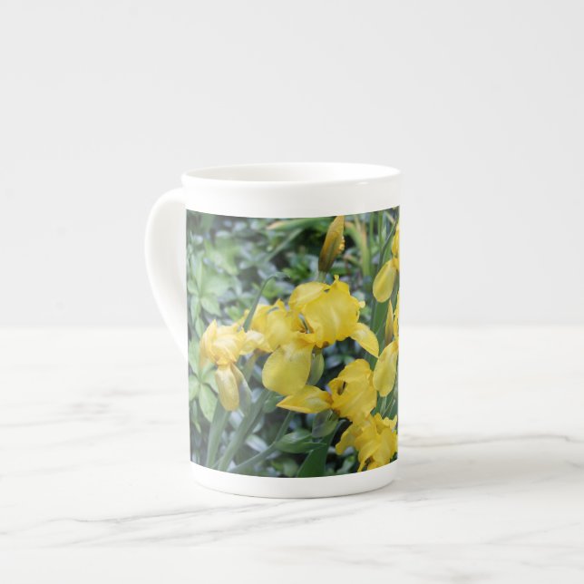 Yellow Iris Garden Bone China Tasse (Vorderseite Links)