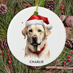 Yellow Labrador Personalisiert Dog Lover Christmas Keramikornament<br><div class="desc">Wenn Sie ein gelbes Arbeitsbräuner-Retriever-Liebhaber sind, dann werden Sie in dieser Ferienzeit definitiv gewollt, sich unsere festliche Sammlung von Urlaubskarten und Geschenken anzusehen. Mit einem bezaubernden gelbe Labrador, der eine Weihnachtsmannmütze spielt, stellen unsere Karten sicher jedem, der sie empfängt, ein Lächeln ins Gesicht. Unsere Ornamente und Geschenke sind auch perfekt...</div>