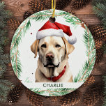 Yellow Labrador Personalisiert Dog Lover Christmas Keramikornament<br><div class="desc">Wenn Sie ein gelbes Arbeitsbräuner-Retriever-Liebhaber sind, dann werden Sie in dieser Ferienzeit definitiv gewollt, sich unsere festliche Sammlung von Urlaubskarten und Geschenken anzusehen. Mit einem bezaubernden gelbe Labrador, der eine Weihnachtsmannmütze spielt, stellen unsere Karten sicher jedem, der sie empfängt, ein Lächeln ins Gesicht. Unsere Ornamente und Geschenke sind auch perfekt...</div>