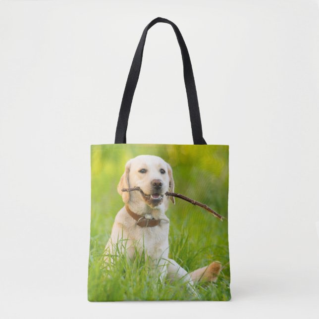 Yellow Labrador Plays mit Stick Tasche (Vorderseite)