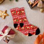 Yellow Labrador Silhouette Santa Christmas Pattern Socken<br><div class="desc">Gelbe Labrador Silhouette Weihnachten Muster Socken in Rot. Labrador,  der den Weihnachtsmann sieht?? Schön zum Weihnachtsfest Party. Erstellt von Naomi Ochiai.</div>