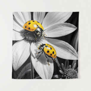 Yellow Ladybugs Käfer auf Schwarz-weißer Blume Wandteppich