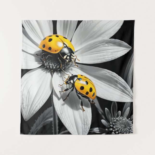 Yellow Ladybugs Käfer auf Schwarz-weißer Blume Wandteppich (Vorderseite)