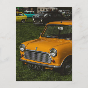 Yellow mini cooper klassische Postkarte
