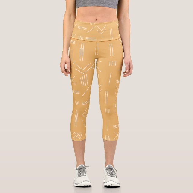 Yellow Modern Gorgeous Geometric Pattern Capri Leggings (Vorderseite)