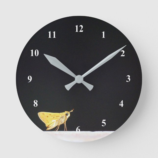 Yellow Skipper Butterfly Clock Runde Wanduhr (Vorderseite)