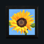 Yellow Sunflower Geschenkboxen Summer Blue Sky<br><div class="desc">Geschenkboxen mit gelber Sonnenblume gegen Sonne auf blauem Himmel - Sommertag - Foto Blume Natur - Sie können auch personalisieren - Wählen / Fügen Sie Ihr einzigartiges Foto - Bild / Text - Name / Farbe / Schriftart / Größe / mehr - Machen Sie Ihr besonderes Geschenk - Größe ändern...</div>