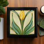 Yellow Tulip Art Nouveau Art Deco Juwelier Erinnerungskiste<br><div class="desc">Bewahren Sie Ihre wertvollen Erinnerungen und Wertsachen mit dieser exquisiten Jugendstil-Tulip Keepake Box. Die aus lackiertem Holz gefertigte Kiste ist in verschiedenen Ausführungen erhältlich, darunter goldene Eiche, ebonig schwarz, smaragdgrün und rotes Mahagoniholz, um Ihren Anzug zu erhalten. Das gedämpfte Interieur bietet einen angenehmen Raum und schützt Ihre Schmuck und Sammlerstücke....</div>