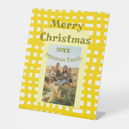 Yellow white plaid retro Christmas holiday family  Sockelschild