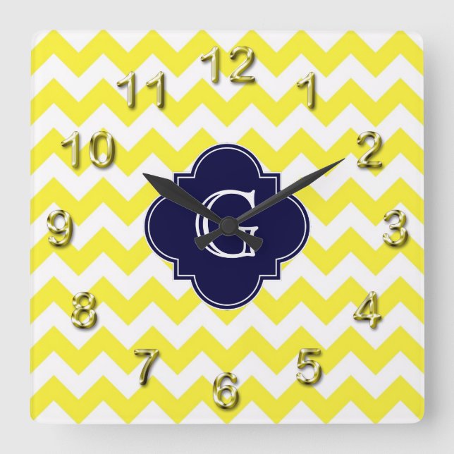 Yellow WhZickzack Navy Blue Quatrefoil Monogramm Quadratische Wanduhr (Vorderseite)