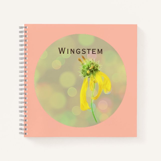 Yellow Wingstem Blume auf Rose Bud Spiral Notebook Notizbuch (Vorderseite)