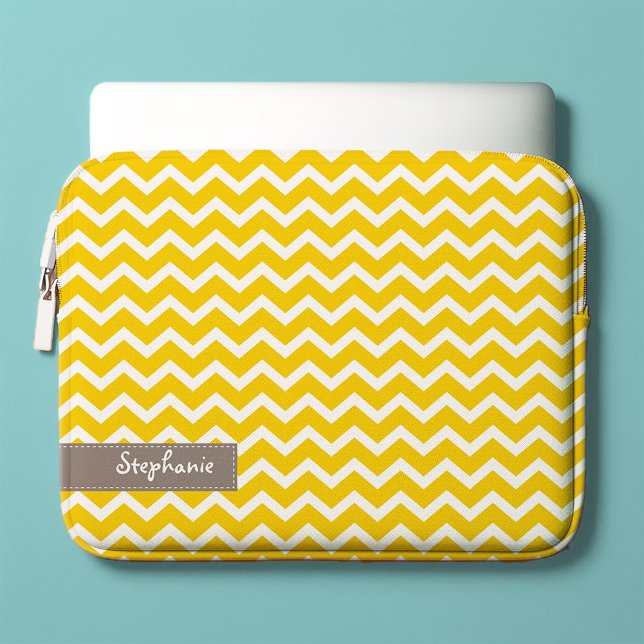 Yellow Zig Zag Chevrons Pattern Laptopschutzhülle (Von Creator hochgeladen)