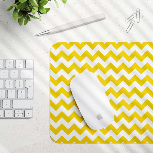 Yellow Zigzag, gelb Zickzack, geometrisches Muster Mousepad (Von Creator hochgeladen)