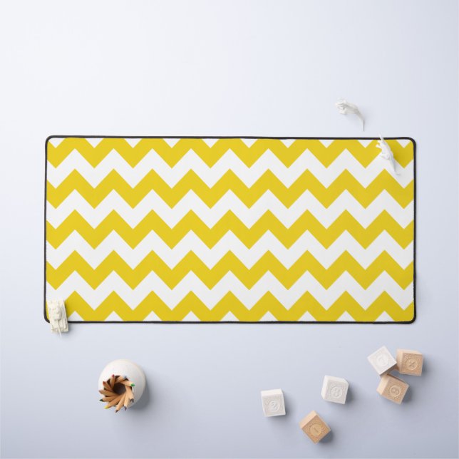 Yellow Zigzag, gelb Zickzack, geometrisches Muster Schreibtischunterlage (Kindertisch)
