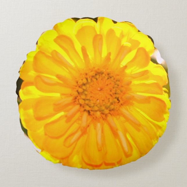 Yellow Zinnia Rundes Kissen (Vorderseite)