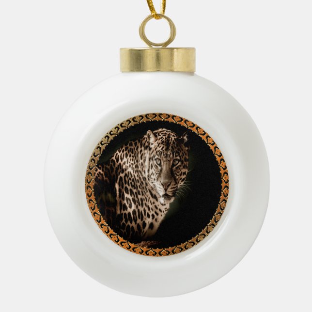 yellowish brown spotted leopard at you keramik Kugel-Ornament (Vorderseite)