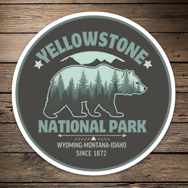 Yellowstone Bear Sticker – Explore the Wild Outdoo (Von Creator hochgeladen)