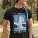 Yellowstone Nationalpark Altes treuer verzweifelte T-Shirt<br><div class="desc">Yellowstone Wald Vektorgrafik Design. Der Park verfügt über dramatische Schluchten,  alpine Flüsse,  üppige Wälder,  heiße Quellen und wilde Geysire,  einschließlich seiner berühmtesten,  Alten Treue.</div>