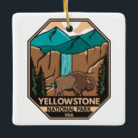 Yellowstone Nationalpark Minimal Bison Retro Keramikornament<br><div class="desc">Yellowstone Vektorgrafik Design. Der Park verfügt über dramatische Schluchten,  alpine Flüsse,  üppige Wälder,  heiße Quellen und wilde Geysire,  einschließlich seiner berühmtesten,  Alten Treue.</div>
