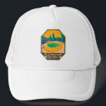 Yellowstone Nationalpark Morgenröte Truckerkappe<br><div class="desc">Yellowstone Wald Vektorgrafik Design. Der Park verfügt über dramatische Schluchten,  alpine Flüsse,  üppige Wälder,  heiße Quellen und wilde Geysire,  einschließlich seiner berühmtesten,  Alten Treue.</div>