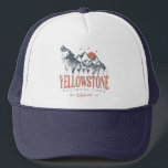 Yellowstone Nationalpark Wolf Berge Vintag Truckerkappe<br><div class="desc">Vintages Design Yellowstone US National Park Wolf, Mountains & Adventure. Großartiges Bekleidungsdesign für Menschen, die Camping im Freien, Camper, Wanderer, Wandern, Fahrradausflug, Familienausflug, Sommerausflug Liebe haben. Das perfekte Tee zum Anziehen bei der Planung von National Parks Road Trip. Eine großartige Straßenbilderei mit einem alten Schulstil macht auch eine tolle Geschenkidee...</div>