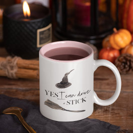 Yes I Can Drive A Stick Fun Happy Halloween Zweifarbige Tasse