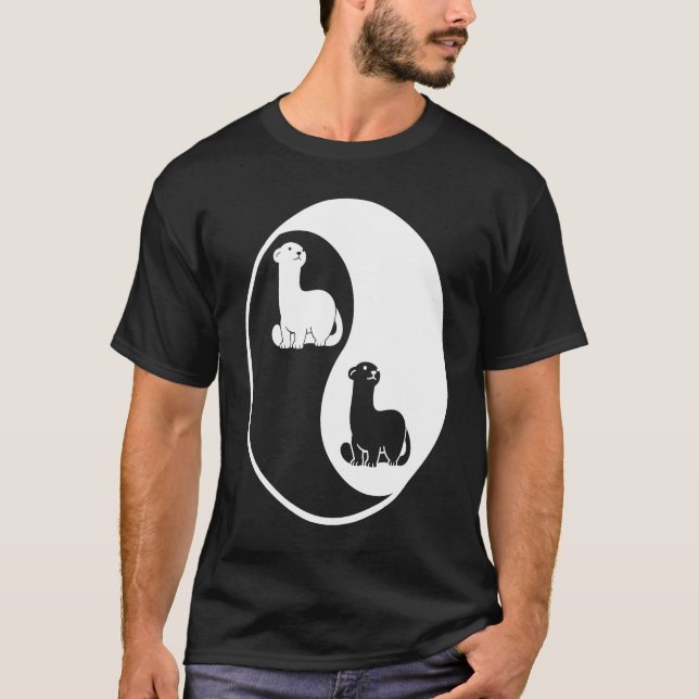 Yin and Yang ferrets on black background T-Shirt (Vorderseite)