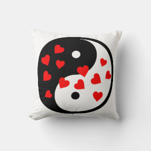 Yin- und Yang-Zeichen mit Valentinsherzen Kissen