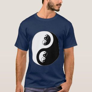 Yin Yang auf dunkelblauem T-Shirt