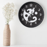 Yin Yang Cat Black and White Novelty Uhr<br><div class="desc">Yin Yang Cat Black and White Novelty Wall Clock - In chinesischer Philosophie repräsentiert das Yin-Yang-Symbol, wie zwei gegensätzliche Kräfte zusammenkommen können, um Harmonie zu schaffen und einander zu ergänzen. Der Tanz von zwei ist eins. Mit dieser inspirierend Yin-Yang-Wanduhr finden Sie Ihren Weg zur Gelassenheit. In Schwarz und Weiß präsentiert...</div>
