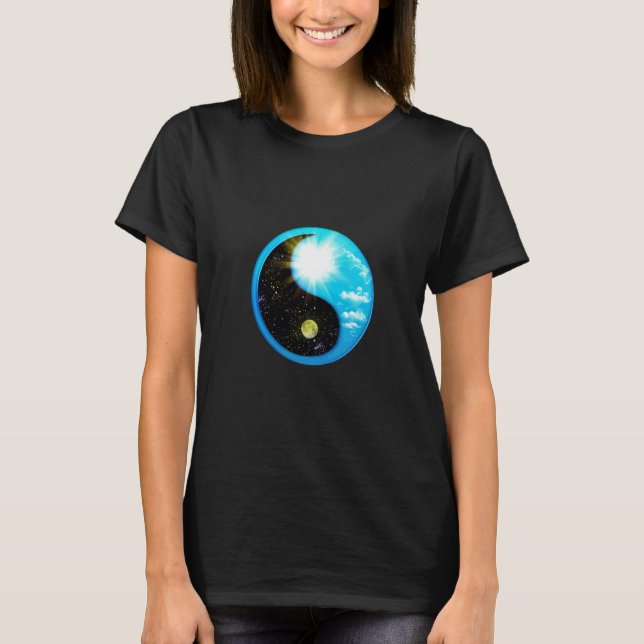 Yin Yang Day and Night T-Shirt (Vorderseite)