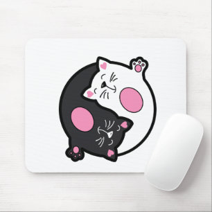 Yin Yang Schlafende Katzen in Schwarz und Weiß Mousepad