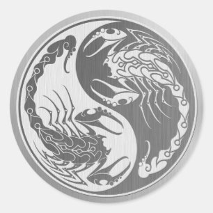 Yin Yang Skorpione mit Edelstahl-Effekt Runder Aufkleber