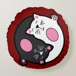 Yin Yang Sleeping Cats In Black And White  Rundes Kissen