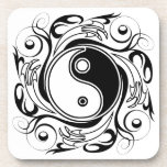 Yin & Yang Symbol Black and White Tattoo Style Getränkeuntersetzer<br><div class="desc">Decorative Ying Yang Symbol Psychedelic Black and White Tattoo Style Art Design. Originally created with Hi Quality Vector Graphic Art Copyright BluedakArt TheChameleonArt.</div>