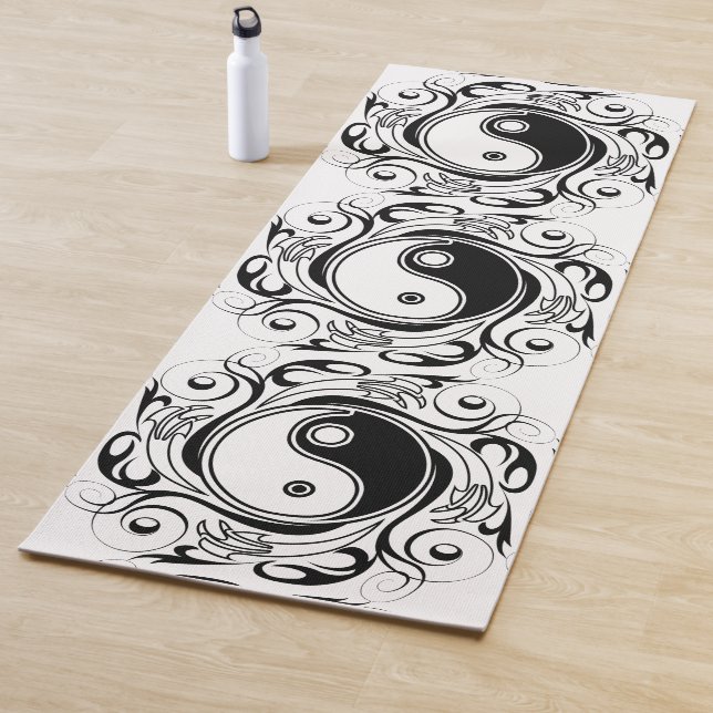 Yin & Yang Symbol Black and White Tattoo Style Yogamatte (Beispiel)