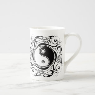 Yin & Yang-Symbol Schwarz-Weiß-Tätowierstil Prozellantasse