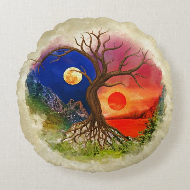 Yin Yang Tree Landschaft Rundes Kissen (Vorderseite)