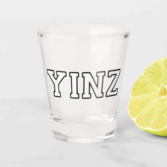 Yinz Schnapsglas (Vorderseite)