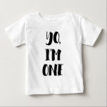 Yo, ich bin eins baby t-shirt<br><div class="desc">Dress dein Kleines in diesem niedlichen trendigen Shirt zum ersten Geburtstag.</div>